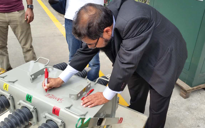 巴基斯坦KE代表蒞臨電氣事業(yè)部完成試驗(yàn)樣機(jī)驗(yàn)收