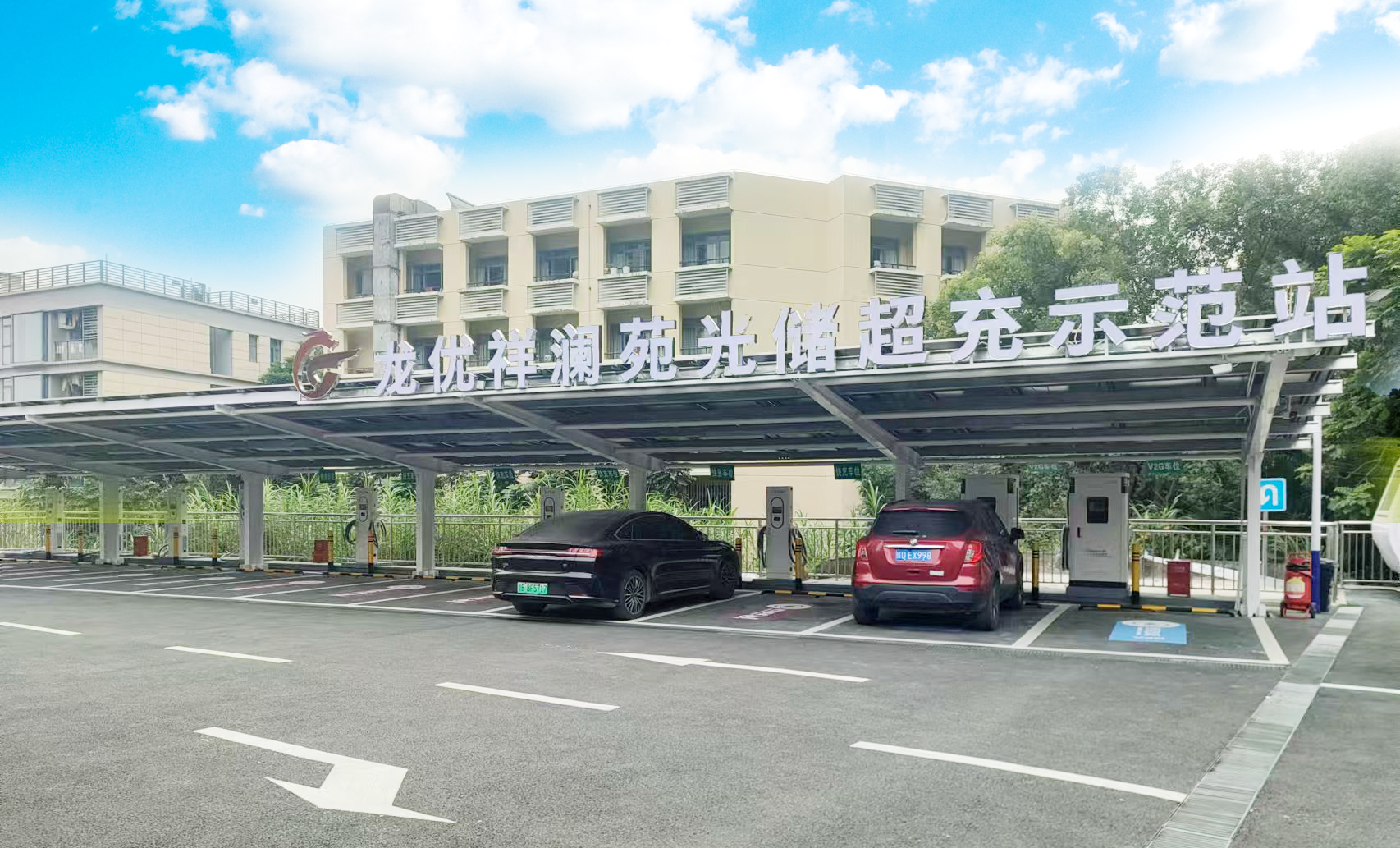深圳龍優(yōu)祥瀾苑光儲超充示范站